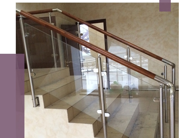 Комбинированные перила из металла и дерева в Лиски