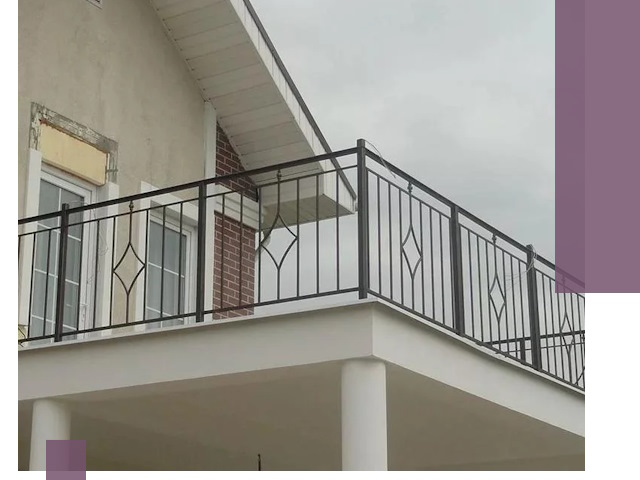 Изготовление балконных ограждений в Лиски из металла и стекла